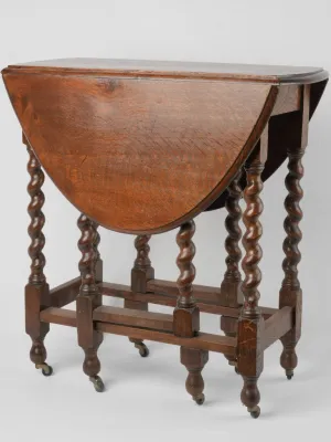 Antique 19th-century oak gateleg table 30"