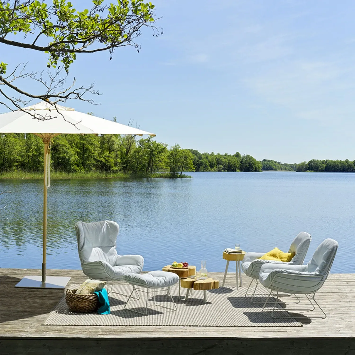 freifrau | leyasol outdoor lounge chair | lopi beldi   traffic white frame